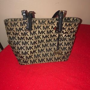 Micheal Kors Purse